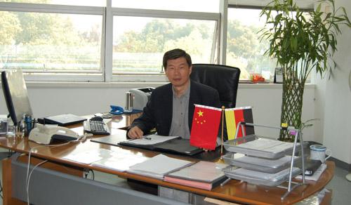 汇众萨克斯：中国市场需两条腿走路